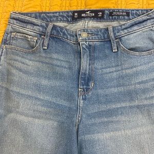 Hollister high-rise mom jeans size W29  L27 in great used condition